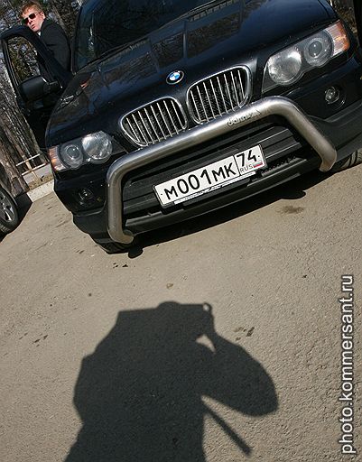 Служебный автомобиль BMW X5 председателя совета директоров ОАО «Магнитогорский металлургический комбинат» (ММК) Виктора Рашникова