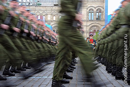 Военный парад, посвященный 66-й годовщине Победы в Великой Отечественной войне, прошел на Красной площади