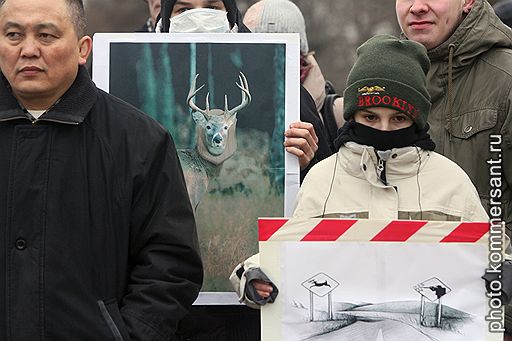 Митинг гражданских активистов, организованный Всемирным фондом дикой природы, против браконьерства с требованием завести уголовное дело на чиновников, находившихся на борту самолета МИ-8, разбившегося 9 января в горах Алтая. Митинг прошел в Новопушкинском сквере
