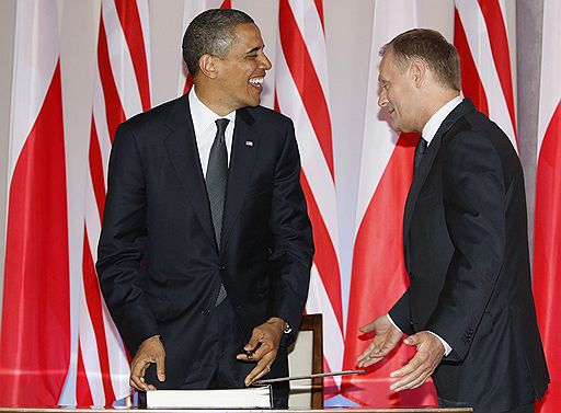 Польский премьер Дональд Туск (справа) просил президента США Барака Обаму в &amp;quot;целях безопасности&amp;quot; разместить на территории Польши &amp;quot;небольшое количество американских солдат&amp;quot;
