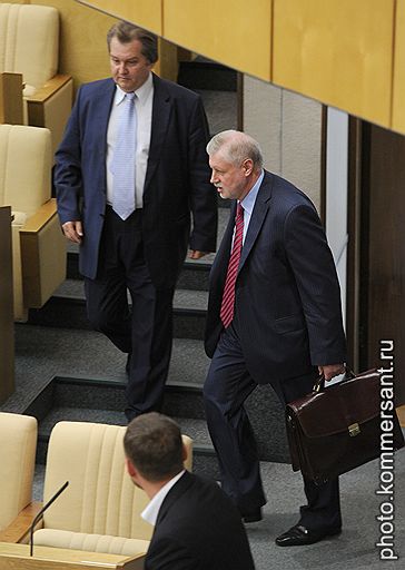 Лидер фракции &amp;quot;Справедливая Россия&amp;quot; Сергей Миронов (справа) во время заседания Государственной думы России
