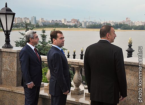 После казанского саммита президенты Армении, России и Азербайджана Серж Саргсян, Дмитрий Медведев и Ильхам Алиев (на фото — слева направо) по-разному видят перспективы карабахского урегулирования