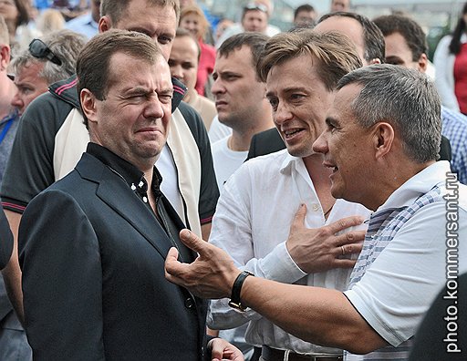 Президент России Дмитрий Медведев, актер Сергей Безруков и президент республики Татарстан Рустам Минниханов на рок-фестивале &amp;quot;Сотворение мира&amp;quot;
