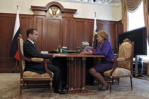 Президент России Дмитрий Медведев и губернатор Санкт-Петербурга Валентина Матвиенко 