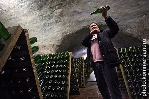 Председатель совета директоров ЗАО &amp;quot;Абрау-Дюрсо&amp;quot; Борис Титов в винном подвале завода по производству шампанских вин &amp;quot;Абрау-Дюрсо&amp;quot;