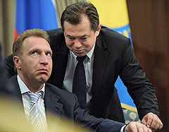 Первый заместитель председателя правительства России Игорь Шувалов (слева) и ответственный секретарь Таможенной комиссии Таможенного союза Беларуси, России и Казахстана, академик Российской академии наук (РАН) Сергей Глазьев (справа) на конференции деловых кругов под названием "От Таможенного союза к Единому экономическому пространству: интересы бизнеса" в "Hotel National, a Luxury Collection Hotel"