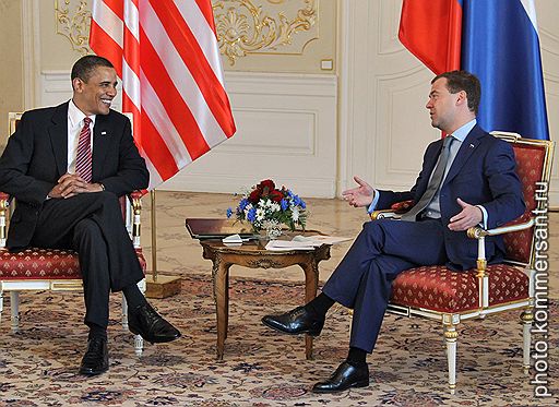 Президент США Барак Обама (слева) и президент России Дмитрий Медведев (справа) во время встречи