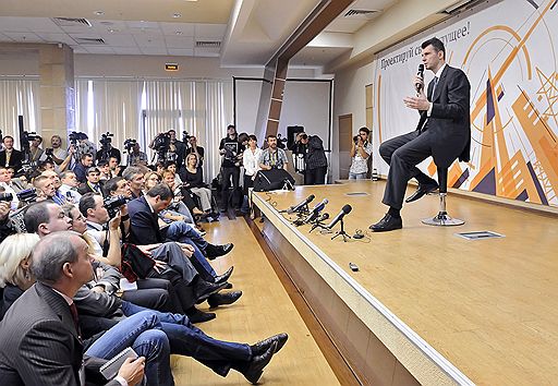 Лидер партии &amp;quot;Правое дело&amp;quot; Михаил Прохоров во время пресс-конференции в ГК &amp;quot;Измайлово&amp;quot;