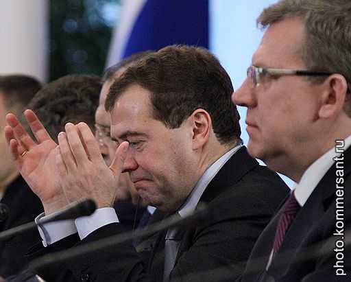 Ставки социальных платежей, не успев по требованию президента Дмитрия Медведева как следует упасть, уже поднимаются обратно