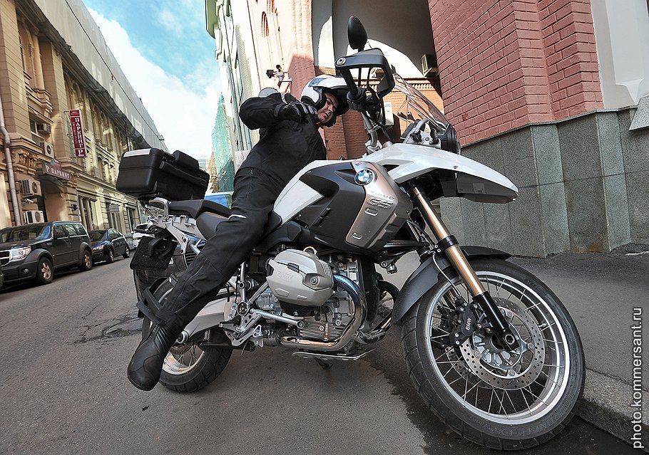 На заседание Центризбиркома и. о. председателя &amp;quot;Правого дела&amp;quot; Андрей Дунаев приезжал на новеньком задекларированном мотоцикле BMW 2011 года выпуска