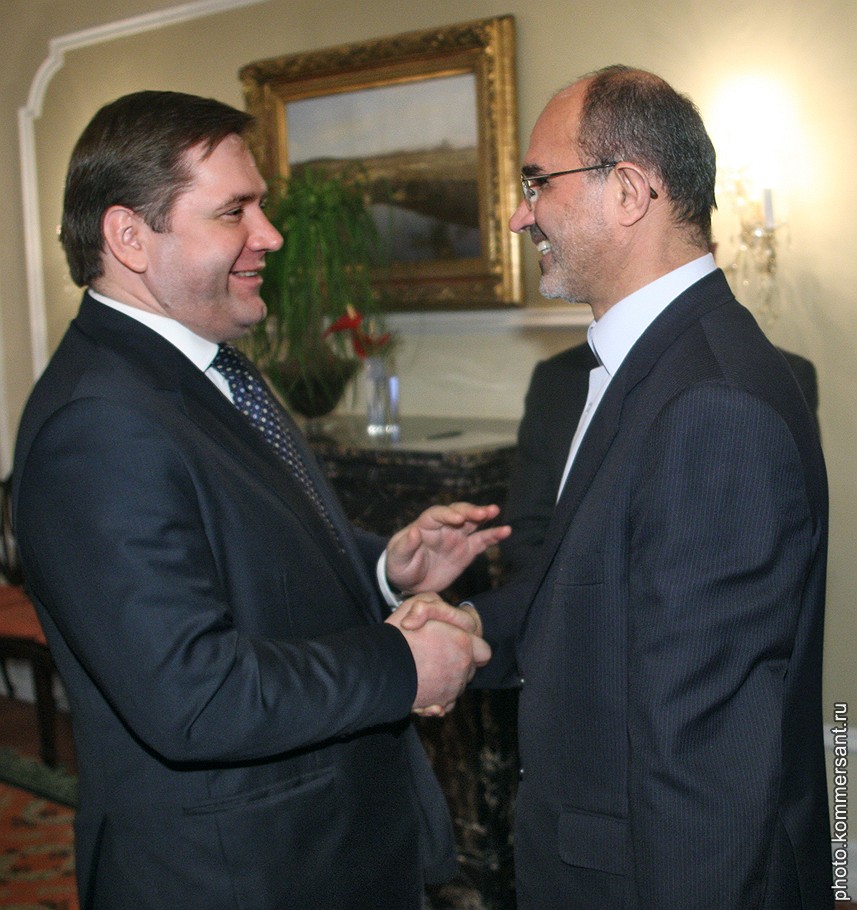 Министр энергетики России Сергей Шматко (слева) и министр нефтяной промышленности Ирана Голямхоссейн Нозари (справа)