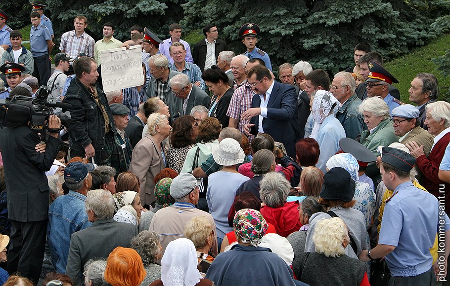 Бывший премьер-министр Башкирии Раиль Сарбаев (в центре без галстука)