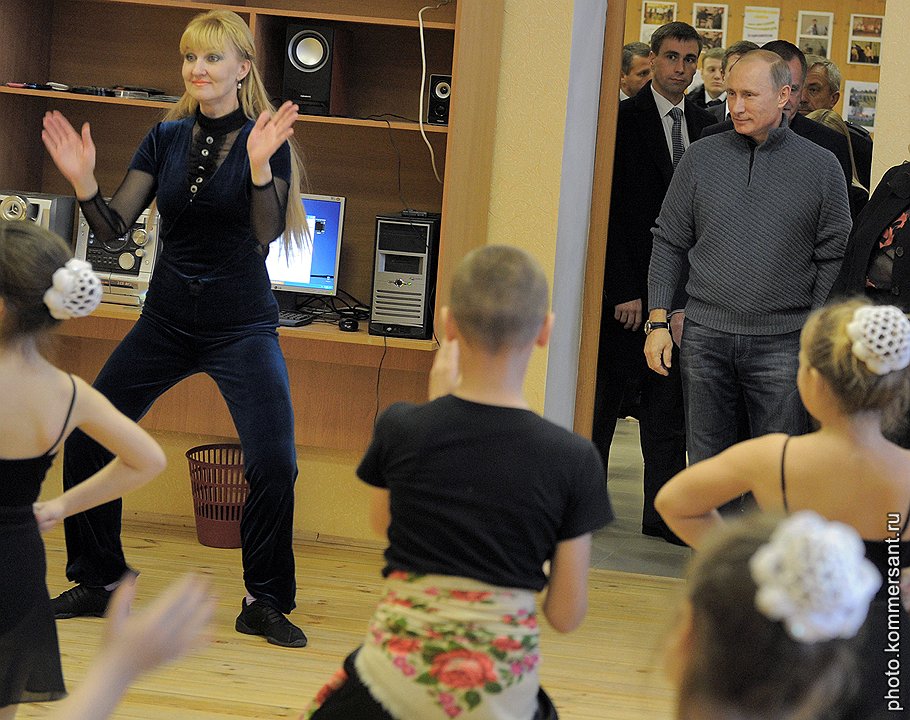 Вчера премьер Владимир Путин встретился с множеством разнообразных детей и взрослых
