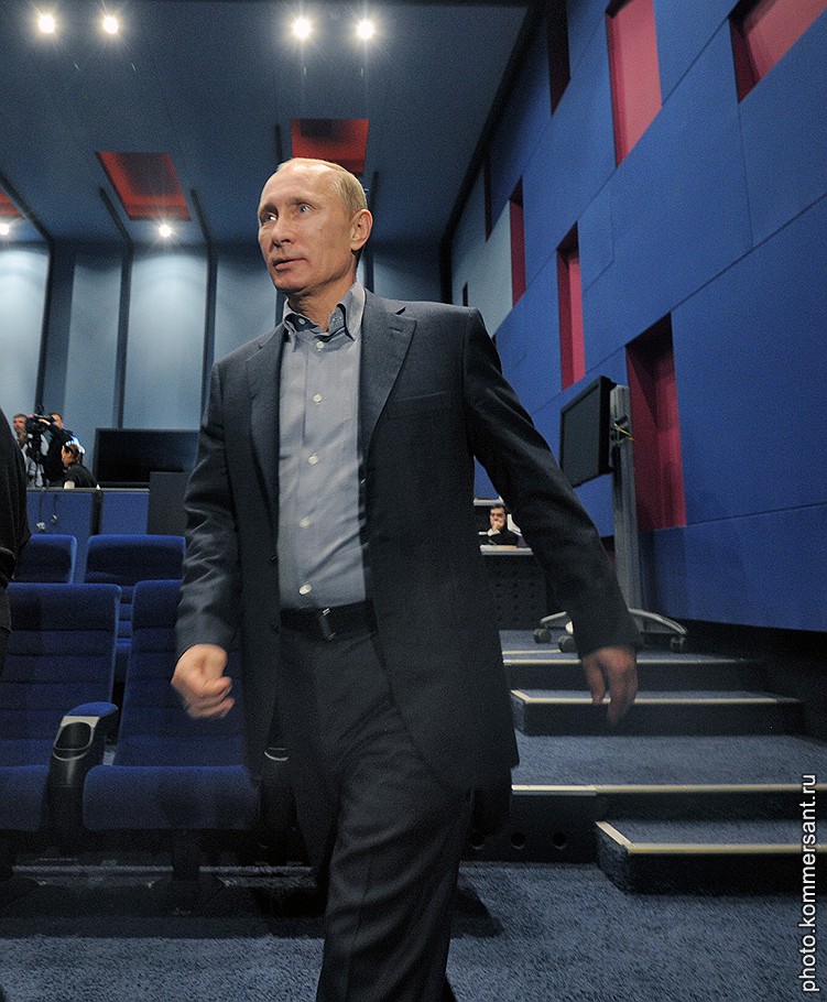Председатель правительства России Владимир Путин на презентации фильма &amp;quot;Высоцкий&amp;quot; режиссера Петра Буслова. Презентация прошла на киностудии &amp;quot;Мосфильм&amp;quot;