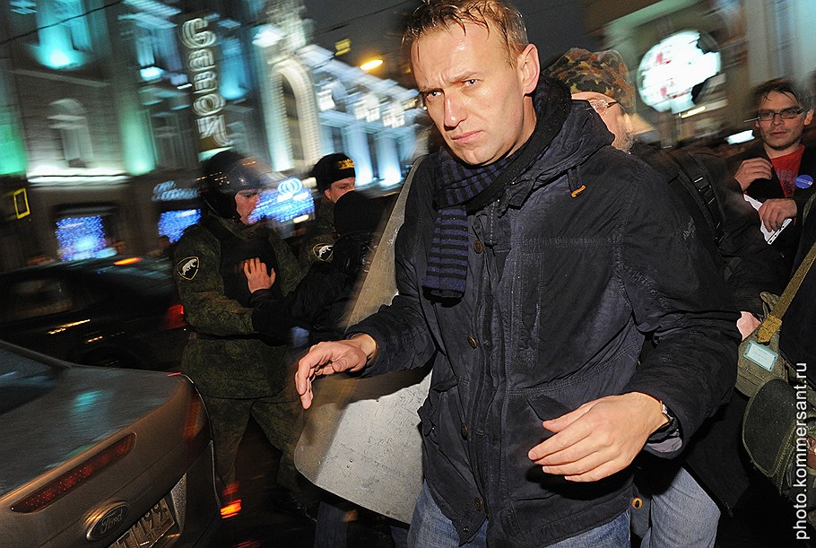 Блогер, основатель проекта &amp;quot;Роспил&amp;quot; Алексей Навальный во время митинга оппозиции против фальсификаций на выборах в Государственную думу России под лозунгом &amp;quot;Эти выборы - фарс! Вернем себе выбор! Вернем власть народу!&amp;quot;. Митинг прошел на Чистопрудном бульваре