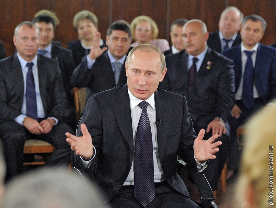 Председатель правительства России Владимир Путин на встрече с руководителями региональных общественных приемных председателя партии &amp;quot;Единая Россия&amp;quot;