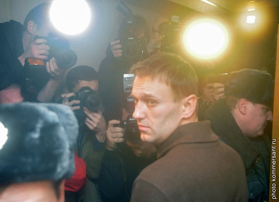 Блогер, основатель проекта &amp;quot;Роспил&amp;quot; Алексей Навальный после рассмотрения ходатайства о мере пресечения в отношении его в 370 Мировом судебном участке Тверского суда