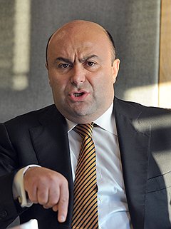 Убытки — постоянная составляющая "Манежа". Они неизбежны, если управляющий обязан по договору с городом в течение почти 100 дней в году отдавать бесплатно площади под выставки, проводимые мэрией