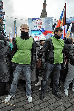Митинг сторонников президента России Дмитрия Медведева и председателя правительства России Владимира Путина "Слава России!" прошел на Манежной площади