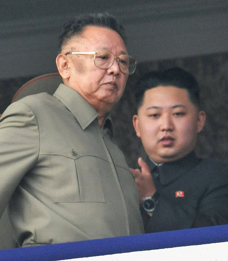 Лидер КНДР Ким Чен Ир и его сын Ким Чон Ын