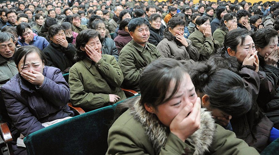 Смерть &amp;quot;любимого руководителя&amp;quot; Ким Чен Ира стала для граждан изолированной от мира 24-миллионной страны национальным горем 