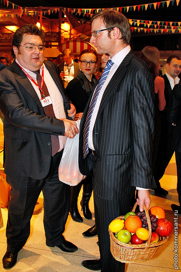 Президент ММВБ Рубен Аганбегян (слева) и председатель правления ОАО &amp;quot;Фондовая биржа РТС&amp;quot; Роман Горюнов (справа) 