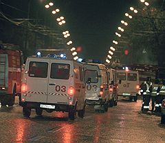 В Москве 23 октября 2002 года произошел захват террористами зрительного зала ДК завода "Московский подшипник", в котором шла демонстрация мюзикла "Норд-Ост". Ответственность за захват 912 заложников взял на себя известный чеченский боевик Мовсар Бараев. После проведения спецоперации по спасению заложников 40 террористов было уничтожено, 130 заложников погибло в ходе операции