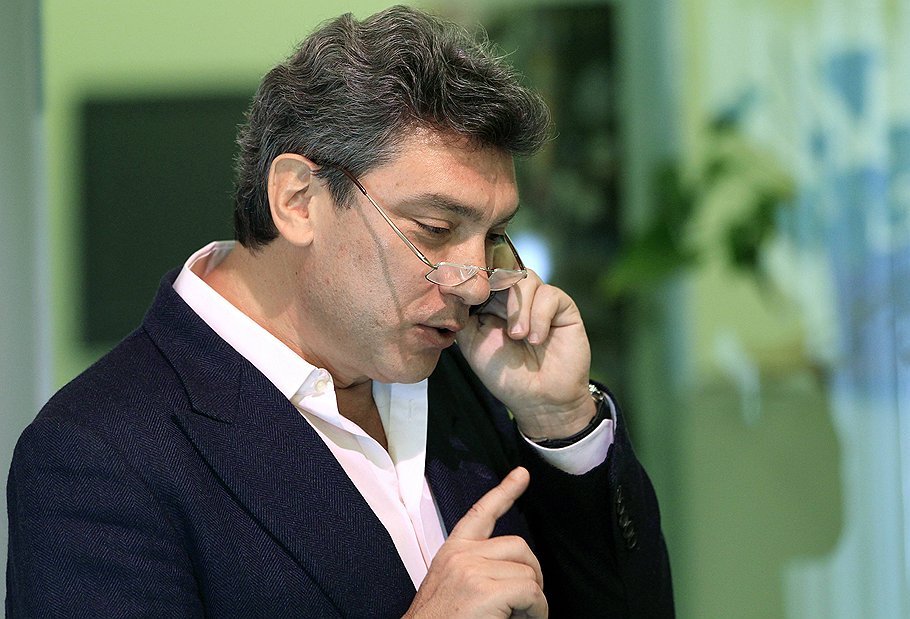 Борис Немцов просит следственный комитет разобраться с тем, как его телефонные разговоры попали в открытый доступ 