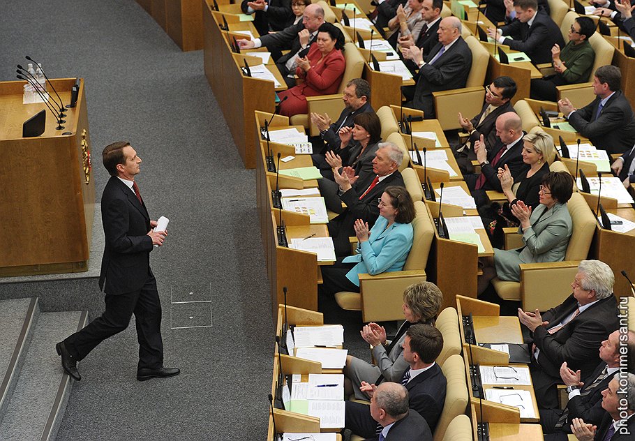 Депутат Государственной думы России Сергей Нарышкин (слева) на первом заседание Государственной думы шестого созыва