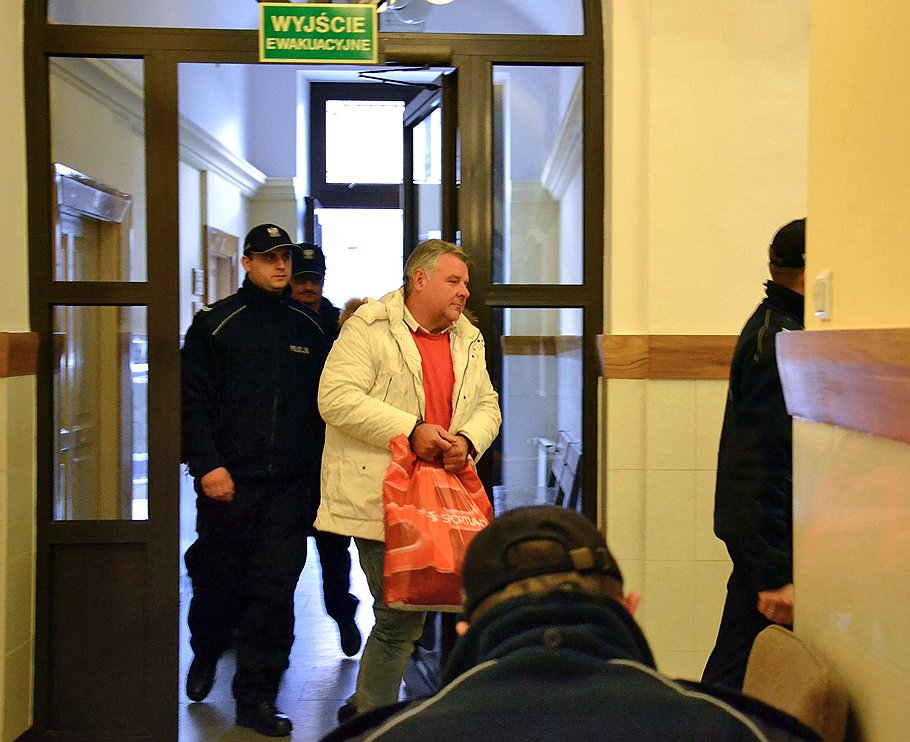 Бывший заместитель прокурора Московской области Александр Игнатенко, обвиняемый в получении взяток и объявленного в международный розыск, перед началом заседания суда