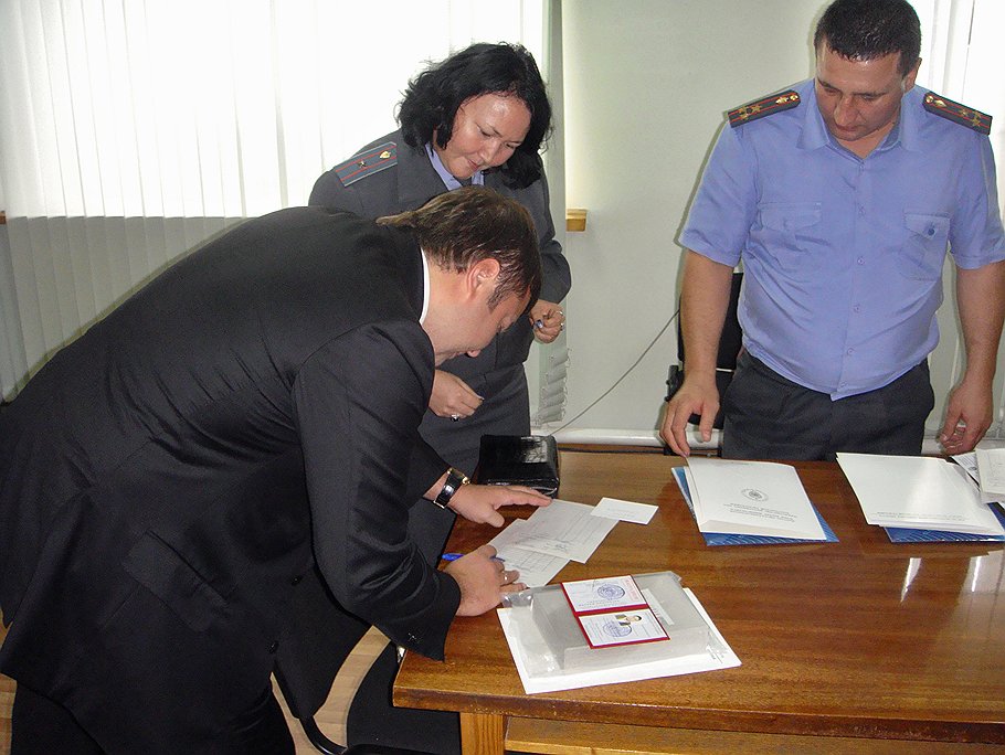 Бывший капитан милиции Максим Каганский (слева), фигурант дела о получении взятки на сумму 3 млн долларов следователем Нелли Дмитриевой