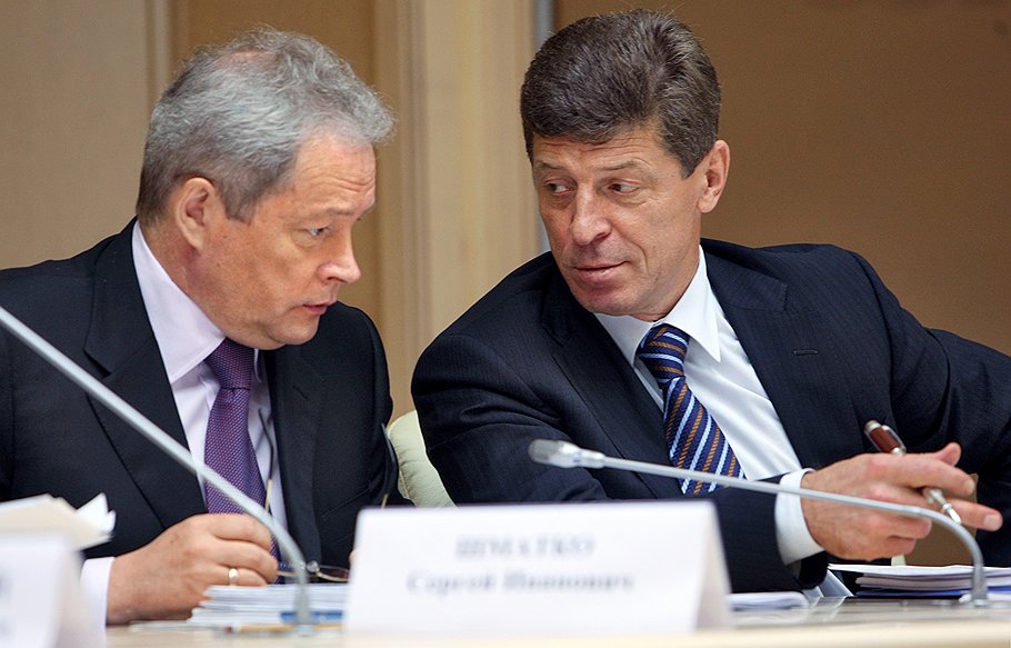 Министр регионального развития России Виктор Басаргин и заместитель председателя правительства России Дмитрий Козак 