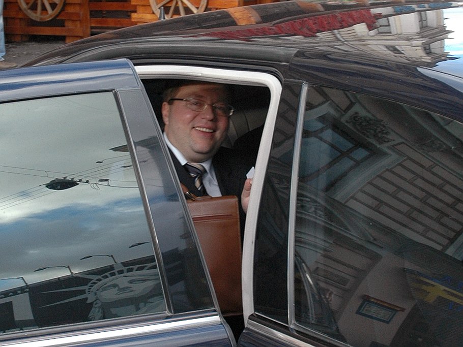 Председатель Высшего арбитражного суда России Антон Иванов делает все для того, чтобы купить для него новый служебный автомобиль было не так просто, как раньше 