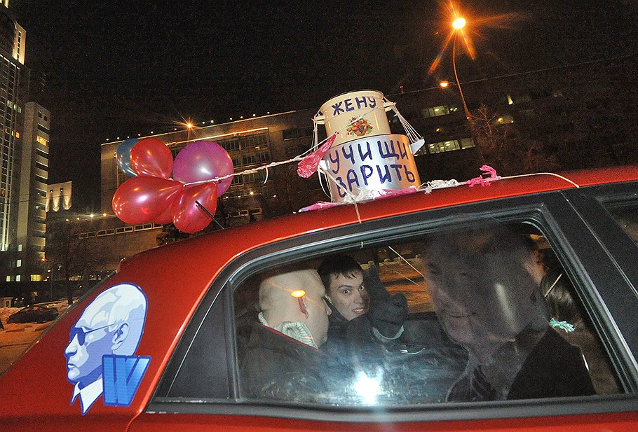 Автопробег в поддержку кандидата в президенты России Владимира Путина прошел по Садовому кольцу