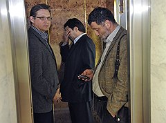 Слева направо: сопредседатель Партии народной свободы (ПАРНАС) Владимир Рыжков, заместитель мэра Москвы Александр Горбенко и журналист Сергей Пархоменко