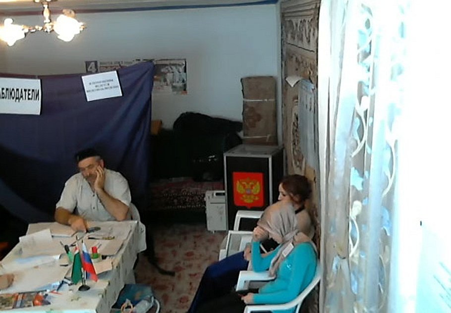 Скриншот видеотрансляции с избирательного участока №49 в селе Меседой Веденского района Чечни