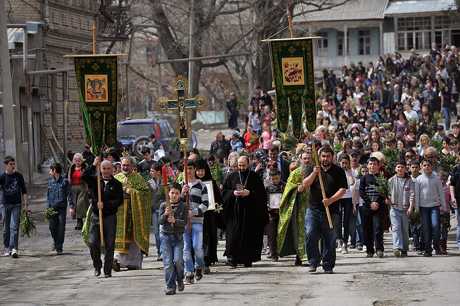 Выборы президента Южной Осетии. 2-ой тур. Праздничное шествие на улице города