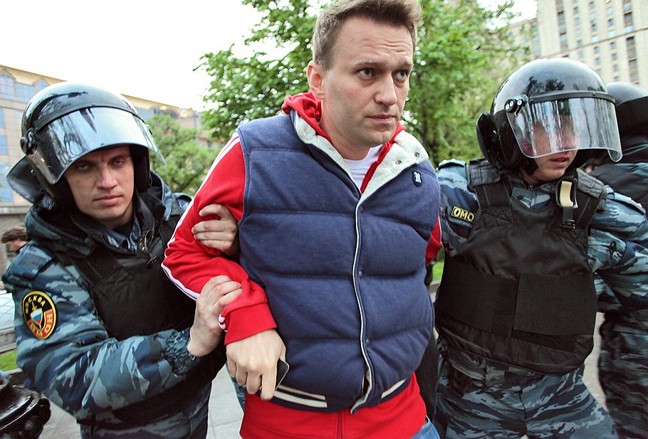 Пресненский суд приговорил Алексея Навального к 15 суткам ареста за неповиновение полиции