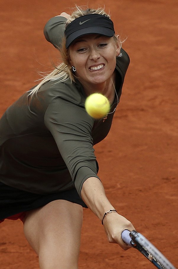 Марии Шараповой (на фото), для того чтобы обыграть Клару Закопалову, потребовалось 3 часа и 11 минут — больше, чем она затратила на три предыдущие победы на Roland Garros