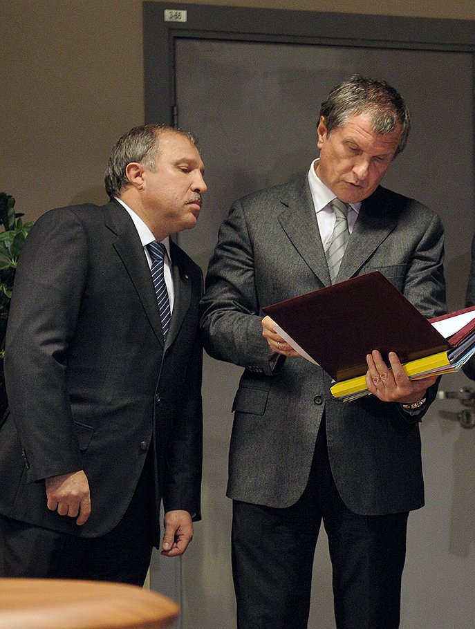 Президент &amp;quot;Роснефти&amp;quot; Игорь Сечин (справа) и первый вице-президент &amp;quot;Роснефти&amp;quot; Эдуард Худайнатов 