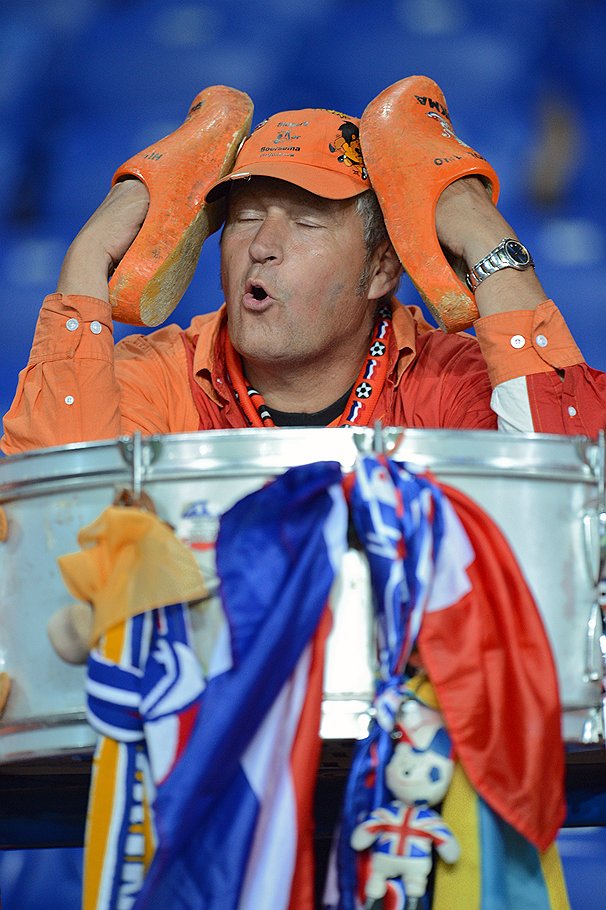 Чемпионат Европы UEFA по футболу &amp;quot;EURO 2012&amp;quot;. Болельщик сборной команды Нидерландов во время матча между сборными командами Нидерландов и Португалии. Матч прошел на стадионе &amp;quot;Металлург&amp;quot;