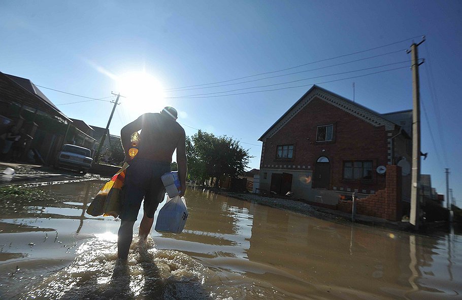 Для жителей Крымска измерение уровня воды теперь стало делом первостепенной важности
