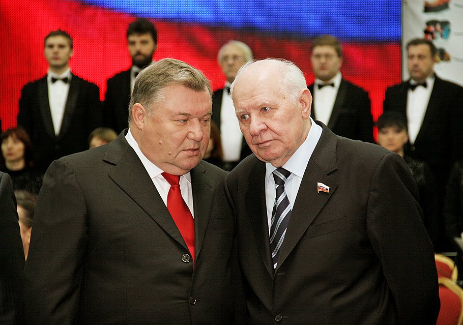 В окружении Егора Строева (справа) считают, что новый губернатор Александр Козлов (слева) не прислушивался к советам предшественника