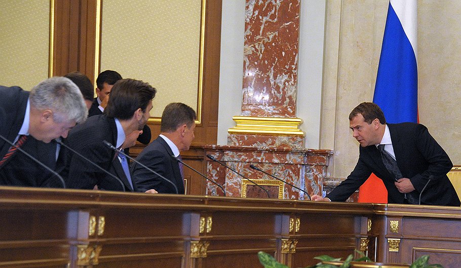 Премьер-министр Дмитрий Медведев остается пока единственным защитником госмонополии на шельф от своих подчиненных