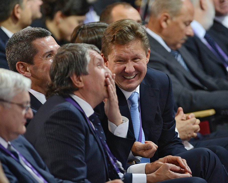 В день рождения Игоря Сечина равнодушных в зале не было (справа — глава &quot;Газпрома&quot; Алексей Миллер)