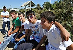 Вопрос о национальности стоит даже в местных школах — в них создаются специальные казачьи классы, а ученики остальных не понимают, почему в них мало русских