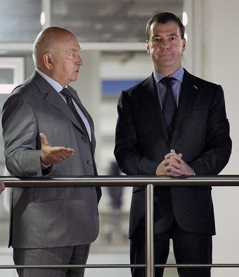 Сложные отношения между мэром Юрием Лужковым и президентом Дмитрием Медведевым довели мэра до отставки &quot;за утрату доверия&quot;