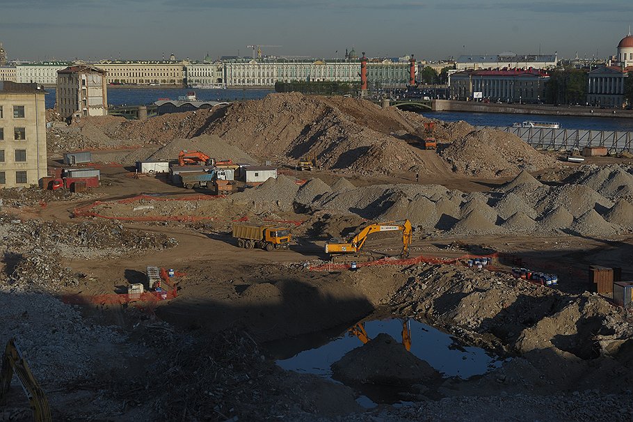 Местом работы Верховного и Высшего арбитражного судов может стать набережная Санкт-Петербурга (на фото)