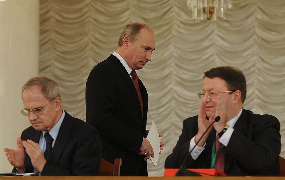 На съезде судей Владимир Путин рассказал до конца анекдот Валерия Зорькина (слева) и убедил его в своей правоте