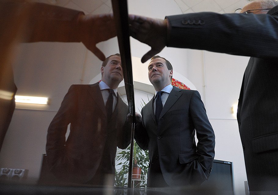 Премьер-министра Дмитрия Медведева убедили в том, что за возрастной чертой рабочие руки не всегда утрачивают ценность